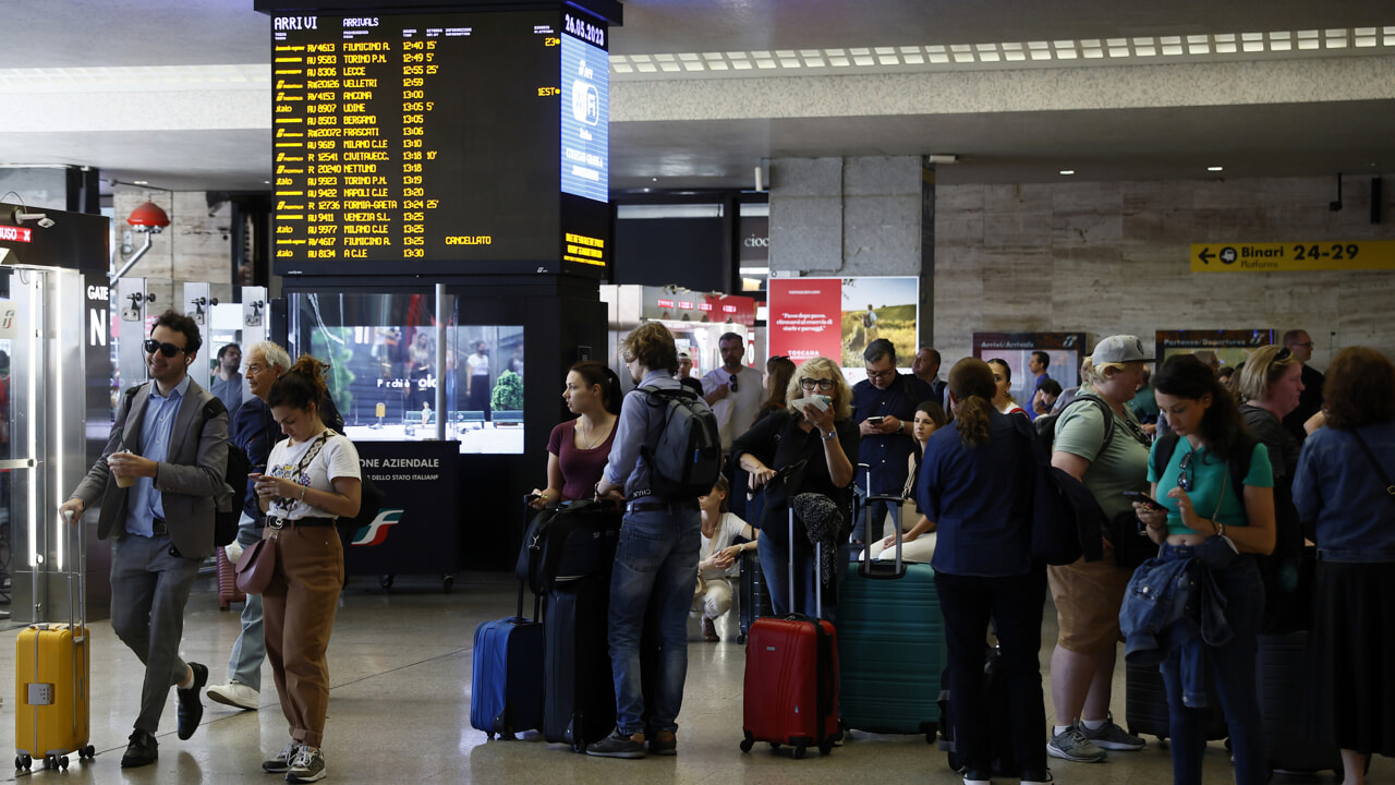 Sciopero Dei Treni Disagi Pesanti Per Turisti E Pendolari Con Ritardi