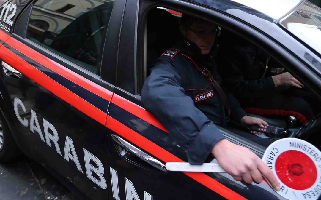 Si presenta in caserma dicendo che ha fame, i Carabinieri gli fanno la spesa