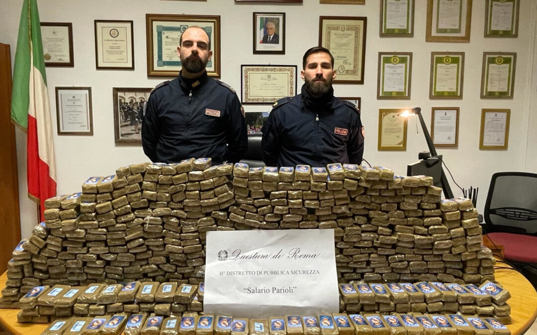 Sequestrati dalla Polizia 50 chili di droga al mercato dei Parioli. 4 le persone arrestate per spaccio