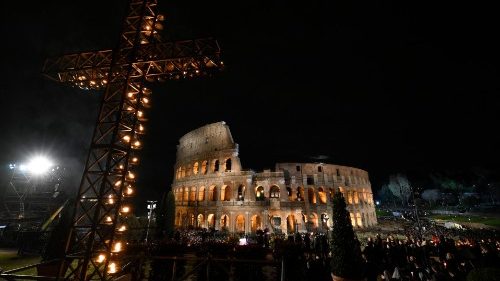 Via Crucis, le meditazioni scritte per la prima volta da Francesco