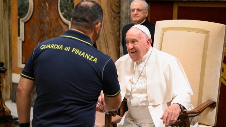 In udienza da Papa Francesco in Vaticano, 300 militari della Guardia di Finanza