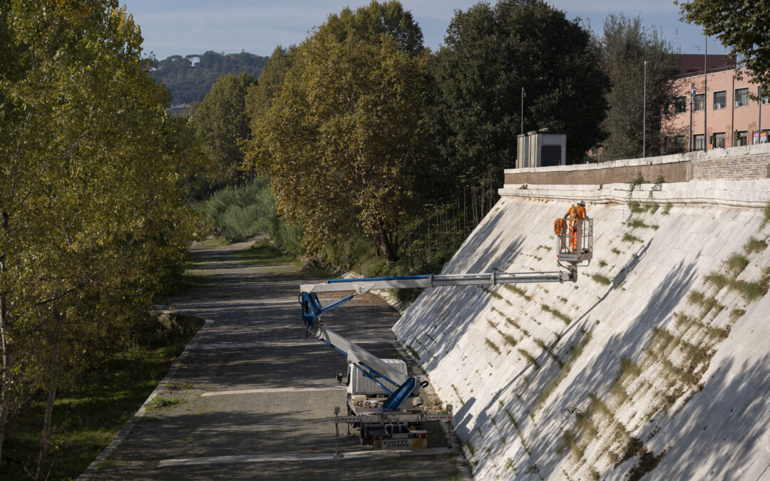 Tevere, proseguono i lavori di ripristino della banchina tra Ponte Milvio e Ponte Flaminio