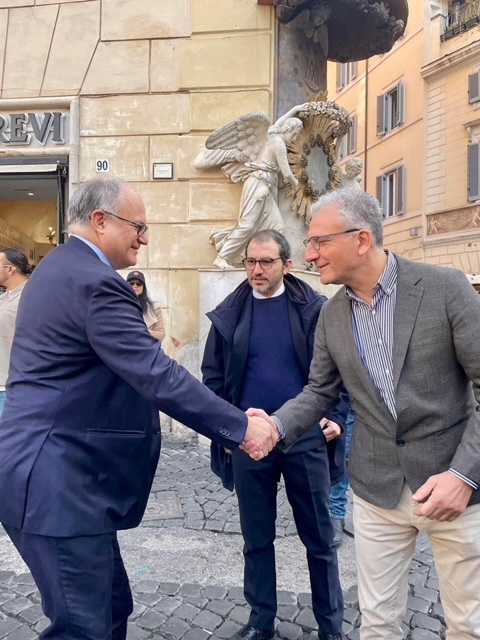 Inaugurata la passerella a Fontana di Trevi. Smeriglio: “Spettacolo unico”