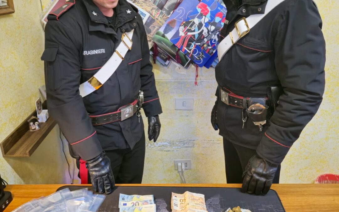 Spaccio di hashish e cocaina, 2 arresti e 20 mila euro in contanti sequestrati