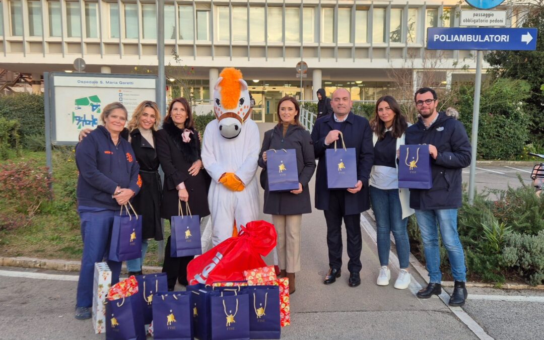 Sport solidale, Palazzo e Cenciarelli alla consegna dei doni Fise per i piccoli pazienti del Goretti