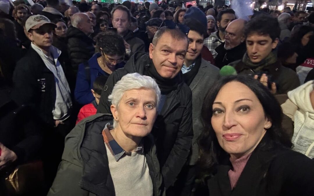 In tantissimi a Piazza Malatesta contro l’omofobia